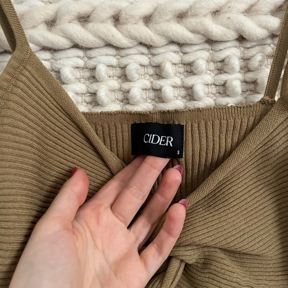 CIDER Small Brown Crop Top - Picture 3 of 4